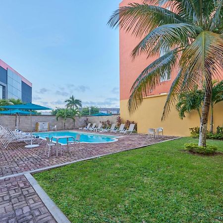 City Express Junior By Marriott كانكون المظهر الخارجي الصورة