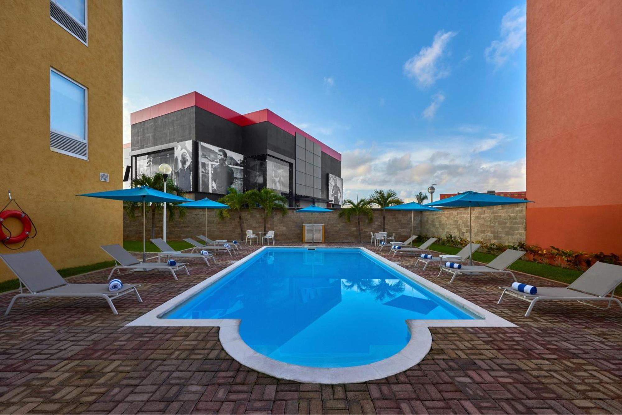 City Express Junior By Marriott كانكون المظهر الخارجي الصورة